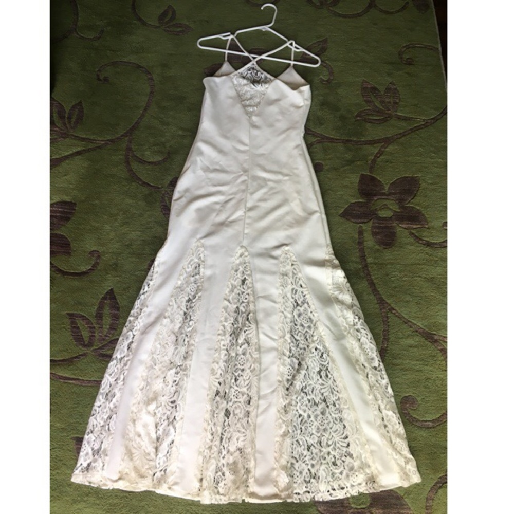 Maxi Lace - Picture 3 of 3